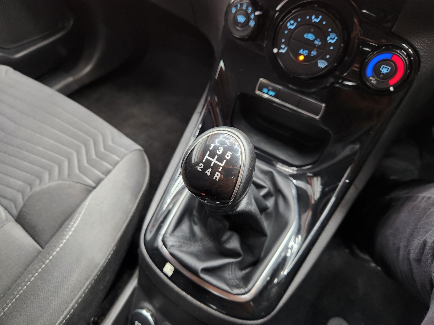 Used Ford Fiesta 2015 for sale - 77689588: Photo 28