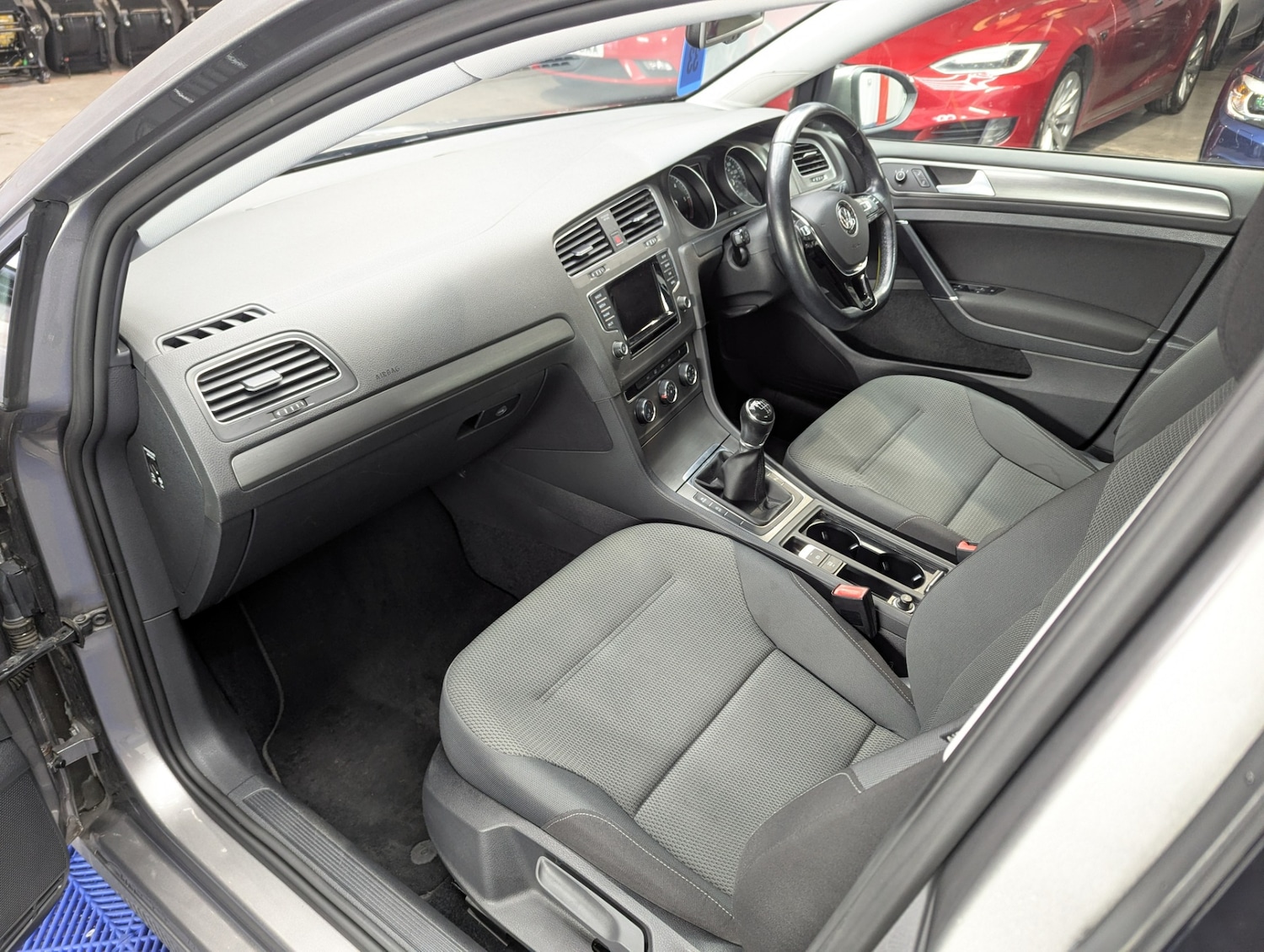 Used Volkswagen Golf 2013 for sale - 77371000: Photo 9