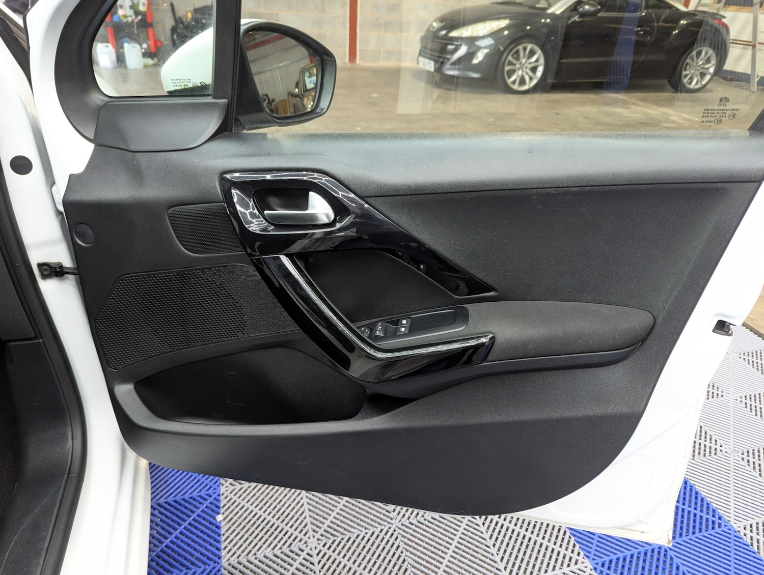 Used Peugeot 208 2013 for sale - 77542735: Photo 15