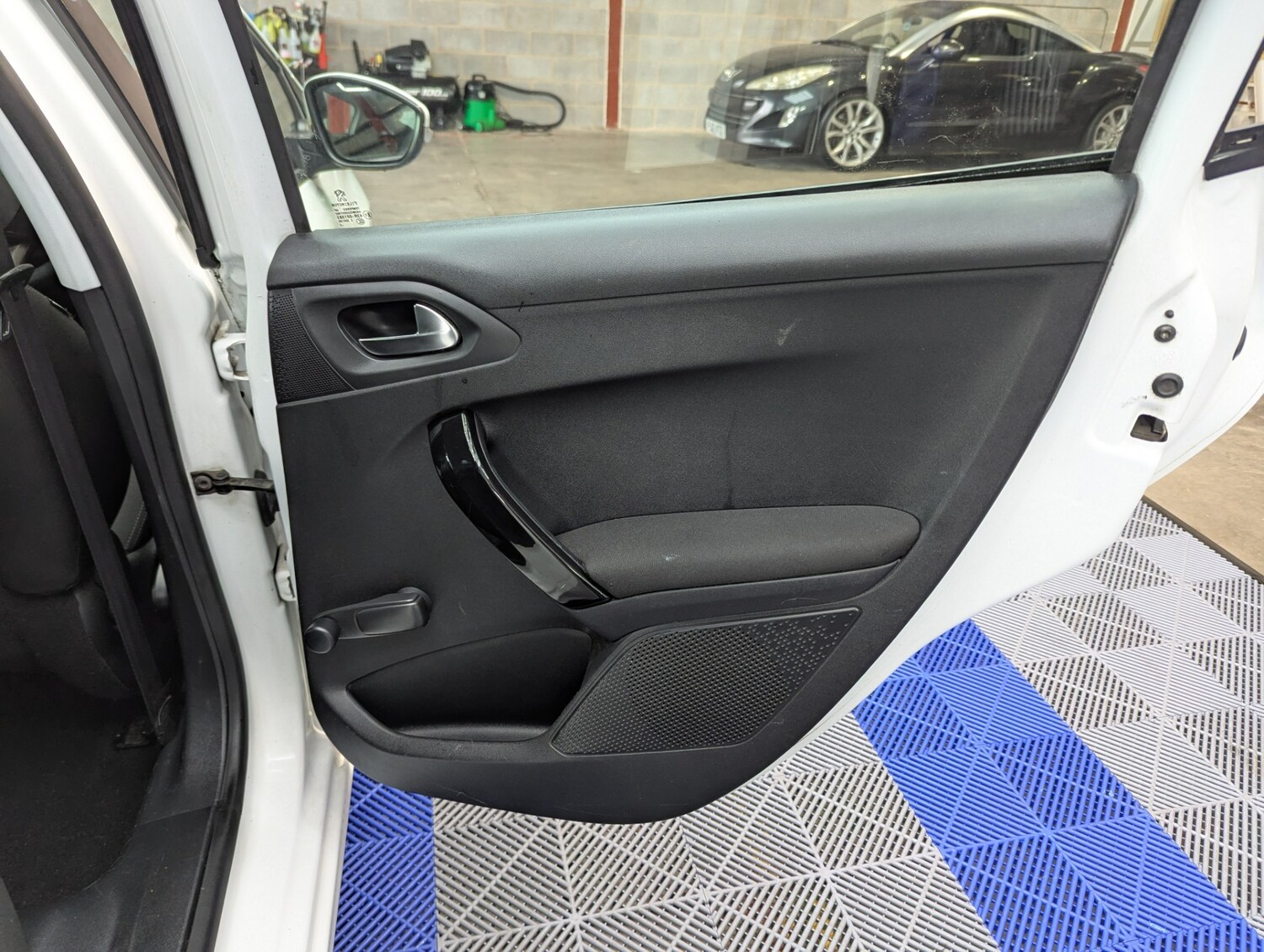 Used Peugeot 208 2013 for sale - 77542735: Photo 16