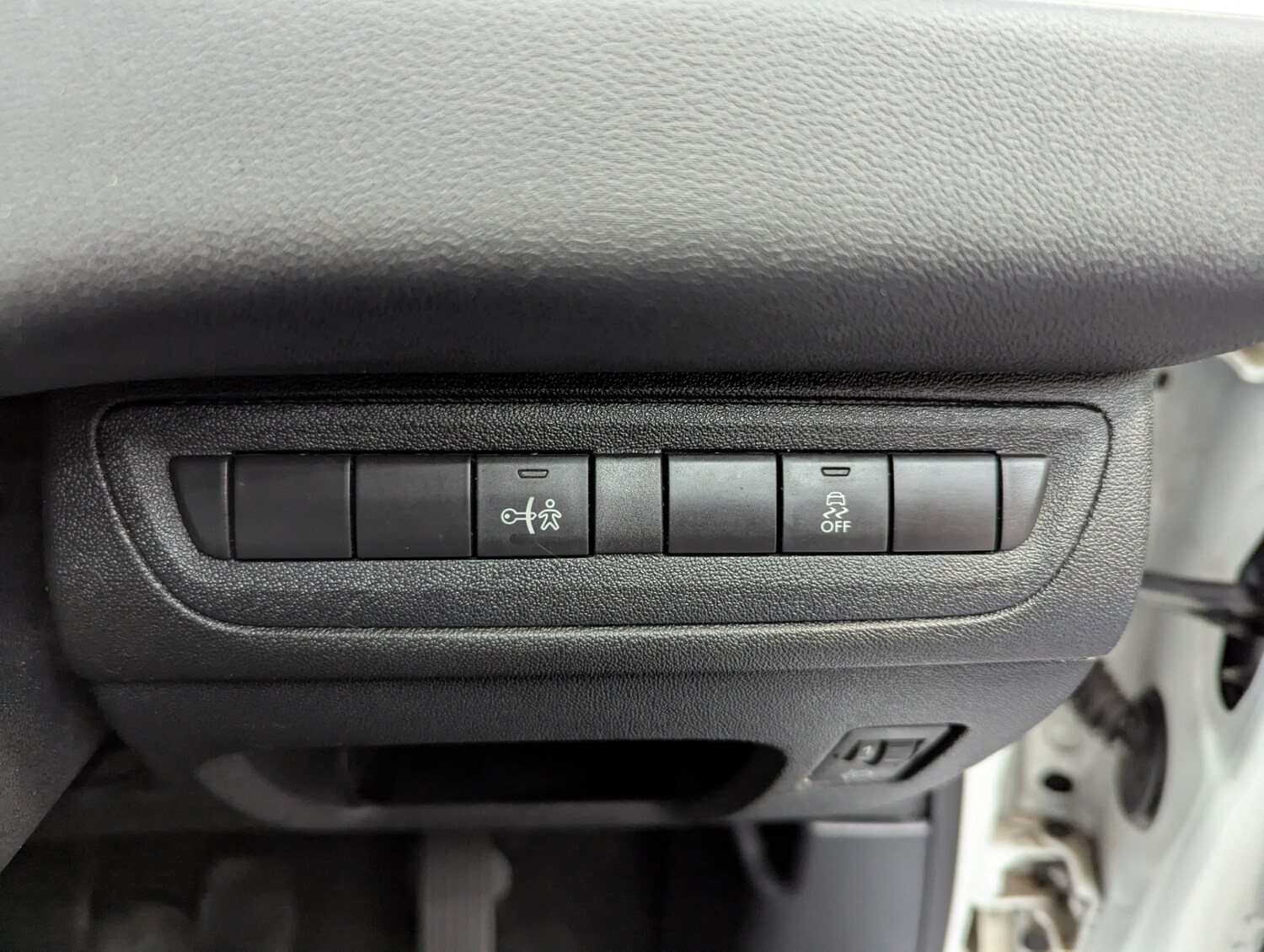 Used Peugeot 208 2013 for sale - 77542735: Photo 19