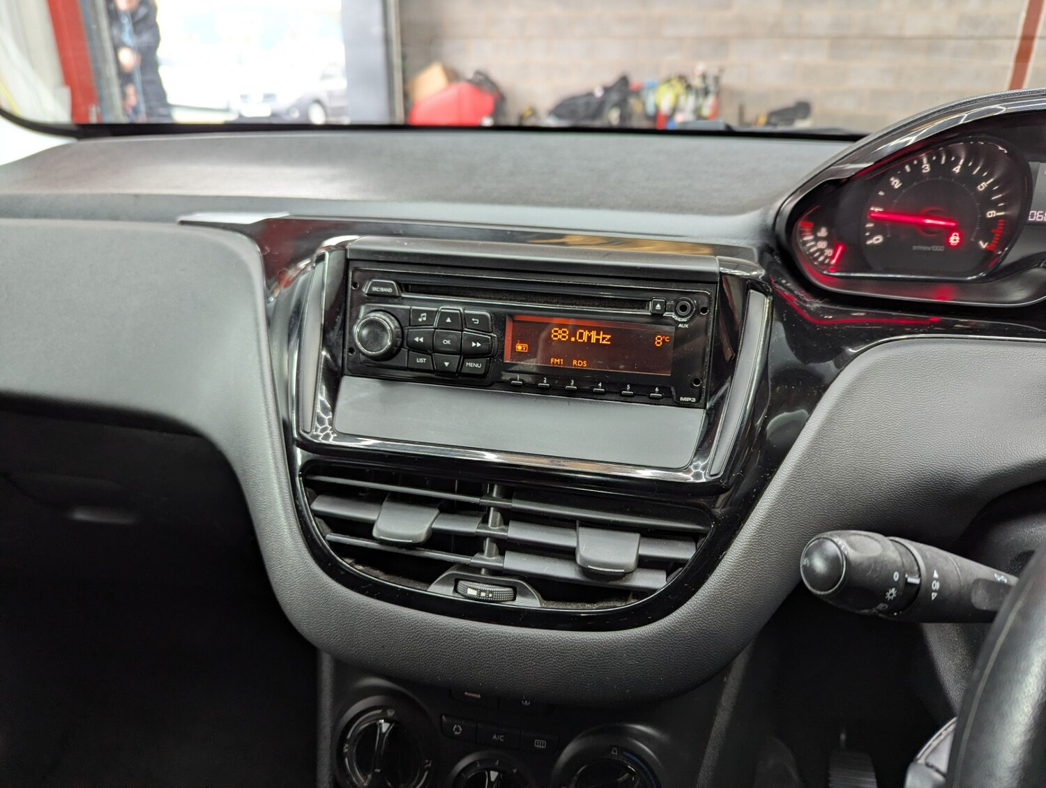 Used Peugeot 208 2013 for sale - 77542735: Photo 24