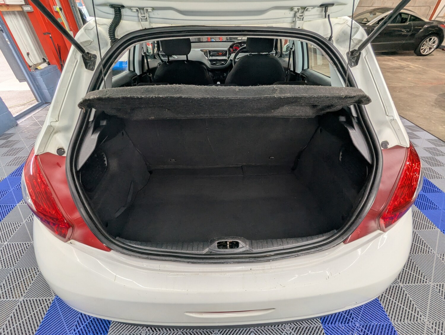 Used Peugeot 208 2013 for sale - 77542735: Photo 29