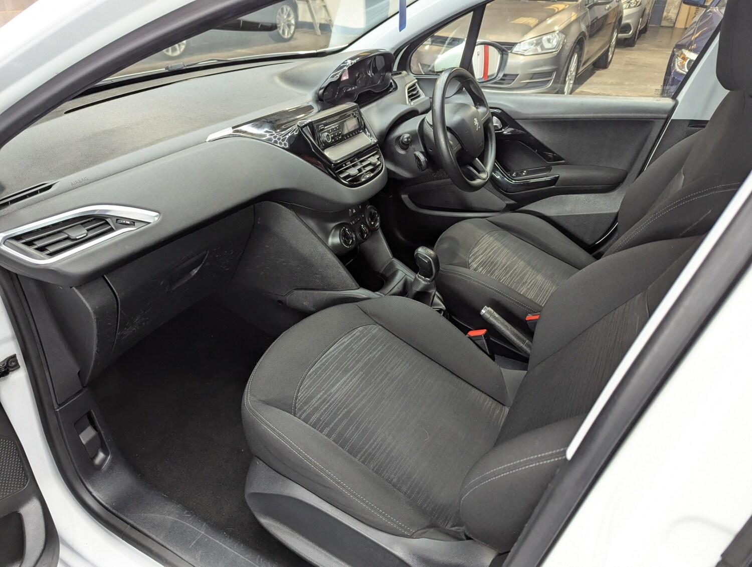 Used Peugeot 208 2013 for sale - 77542735: Photo 9