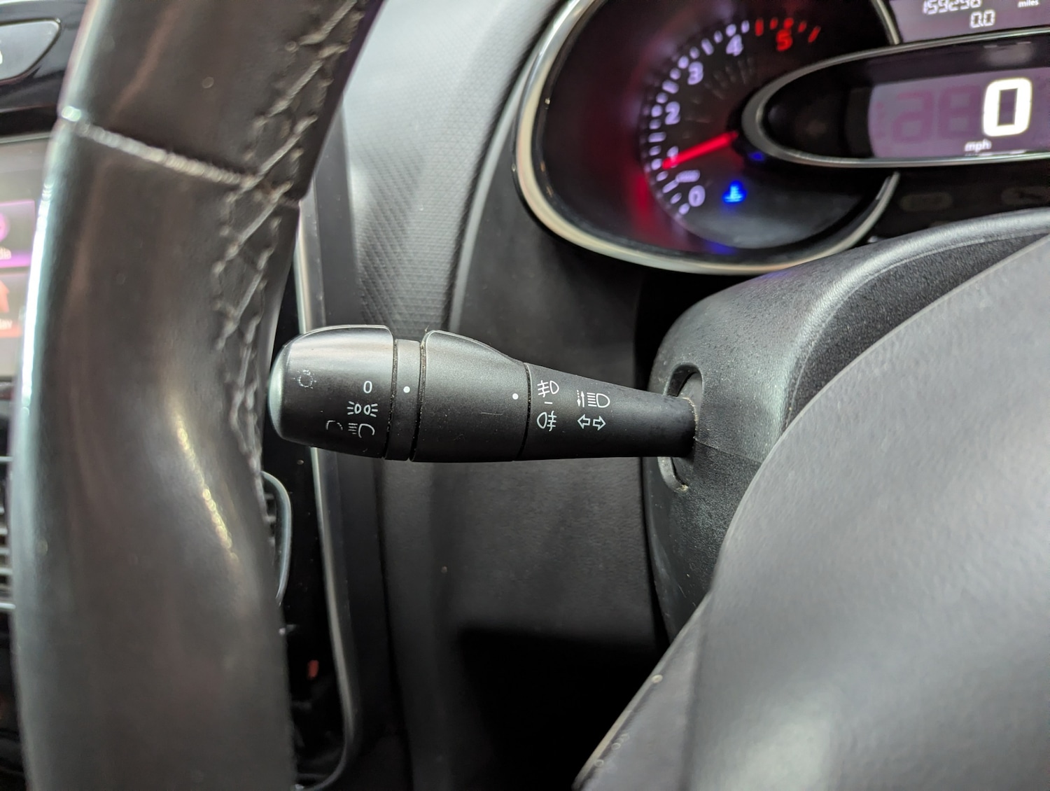 Used Renault Clio 2018 for sale - 76749049: Photo 16