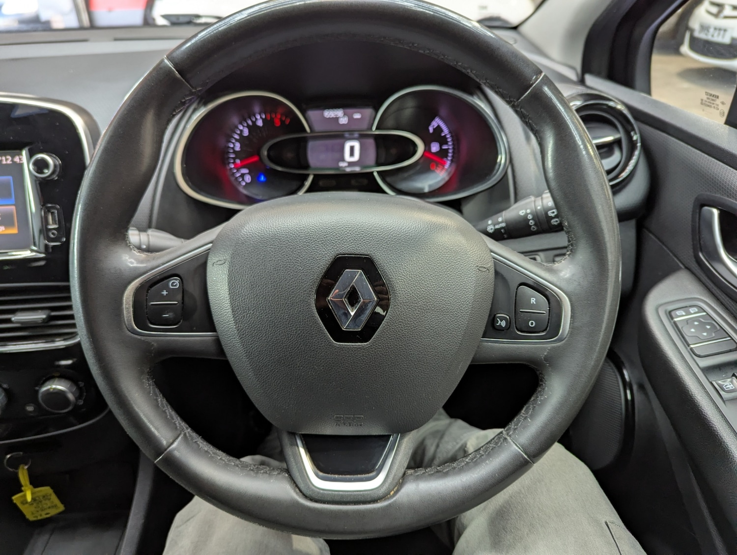 Used Renault Clio 2018 for sale - 76749049: Photo 17