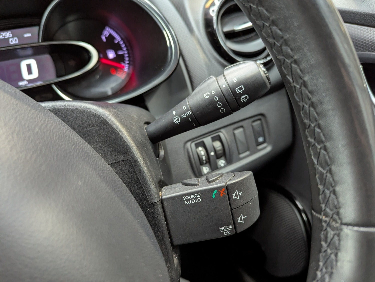 Used Renault Clio 2018 for sale - 76749049: Photo 18