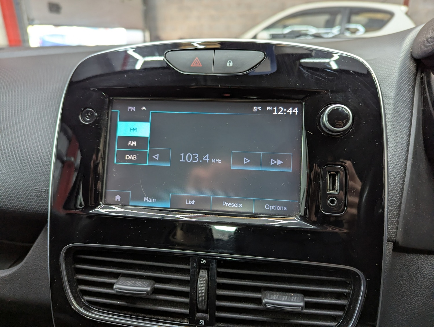 Used Renault Clio 2018 for sale - 76749049: Photo 21