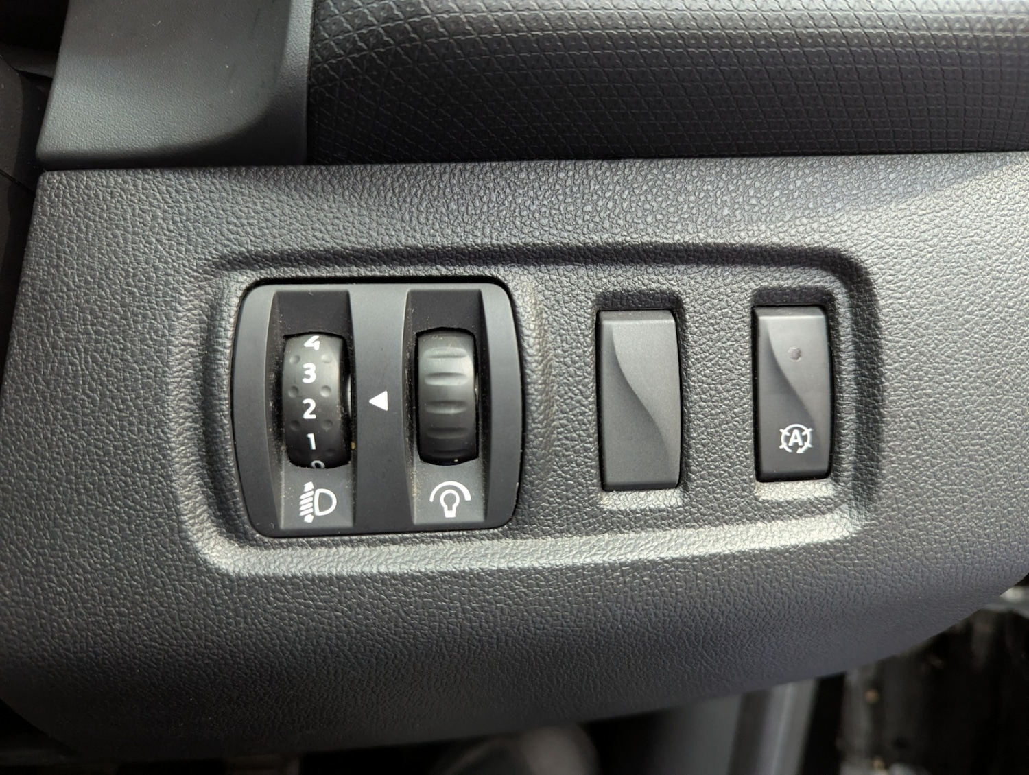 Used Renault Clio 2018 for sale - 76749049: Photo 25