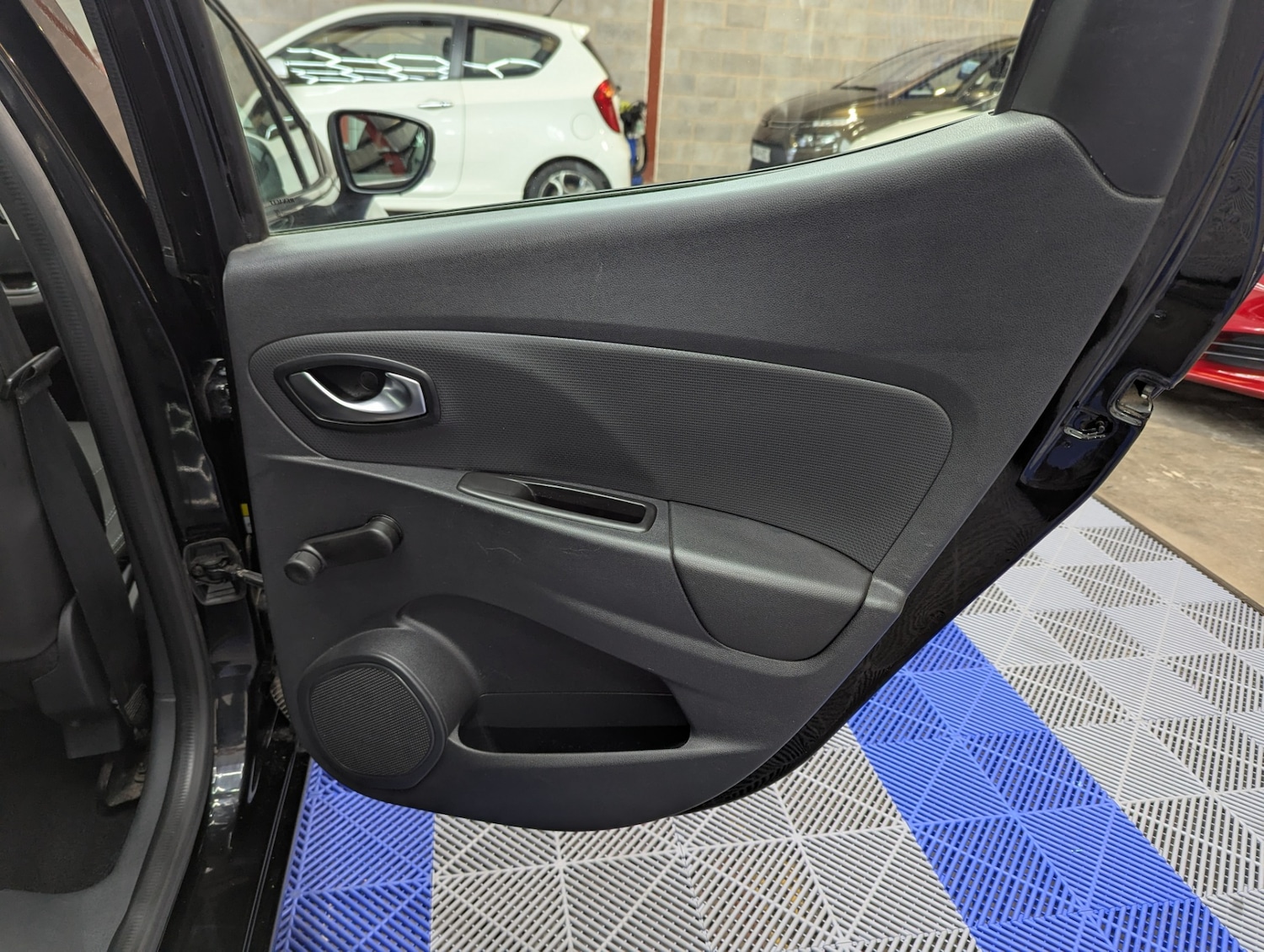 Used Renault Clio 2018 for sale - 76749049: Photo 28