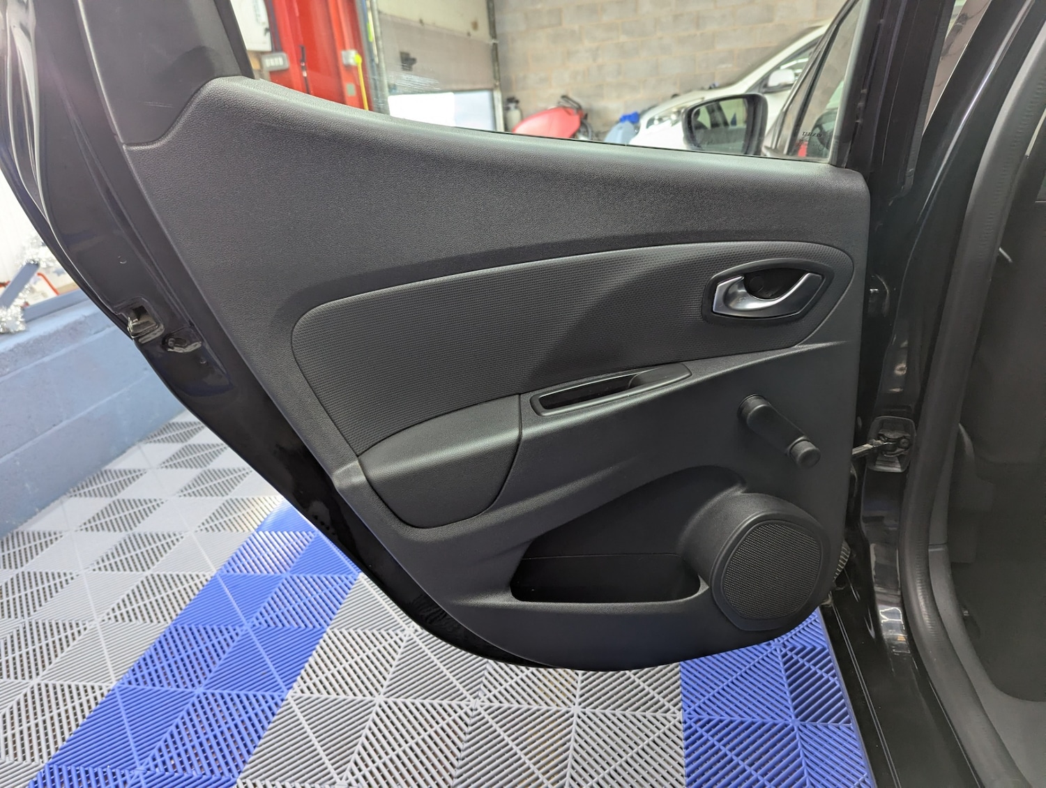 Used Renault Clio 2018 for sale - 76749049: Photo 29