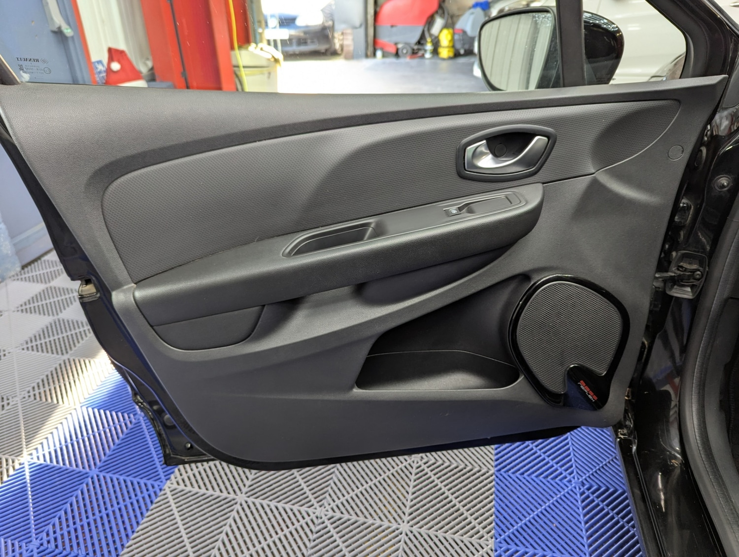 Used Renault Clio 2018 for sale - 76749049: Photo 30