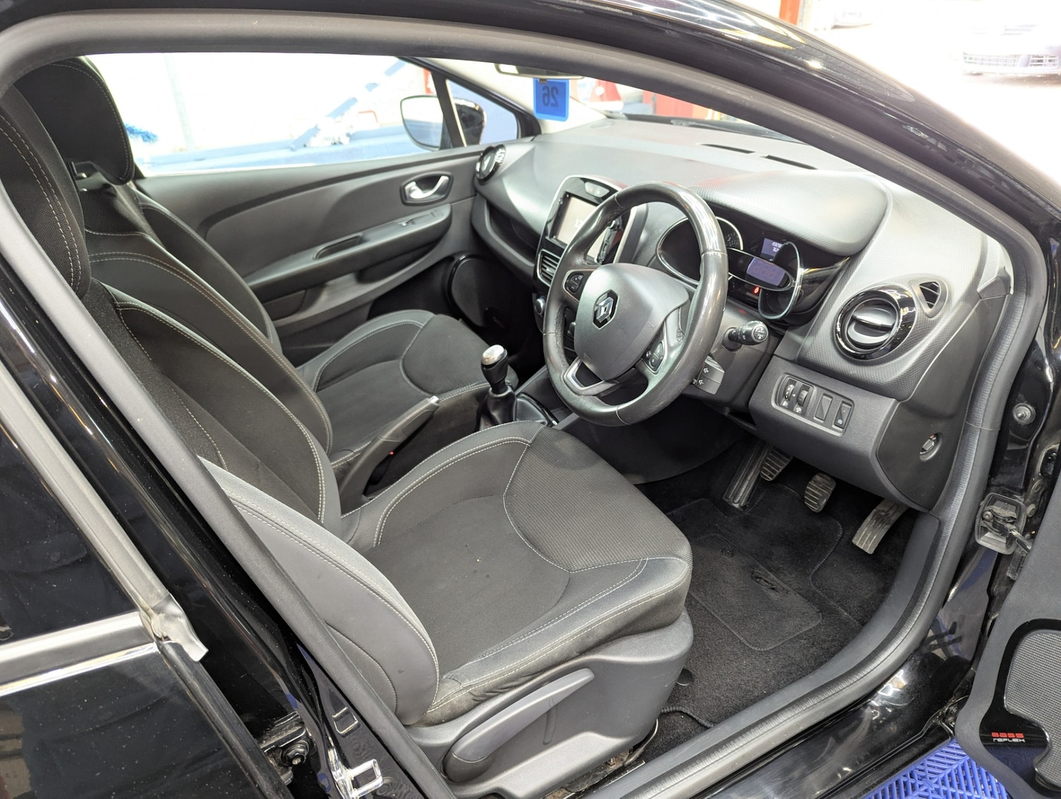 Used Renault Clio 2018 for sale - 76749049: Photo 7