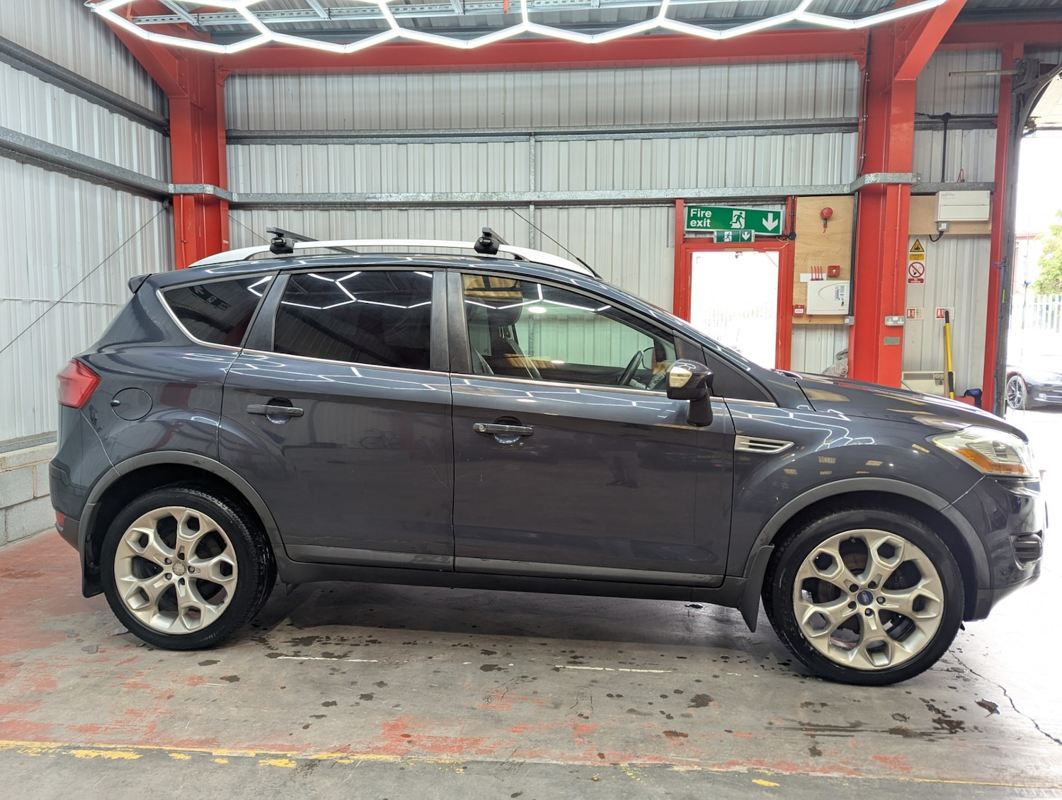 Used Ford Kuga 2010 for sale - 76467951: Photo 6