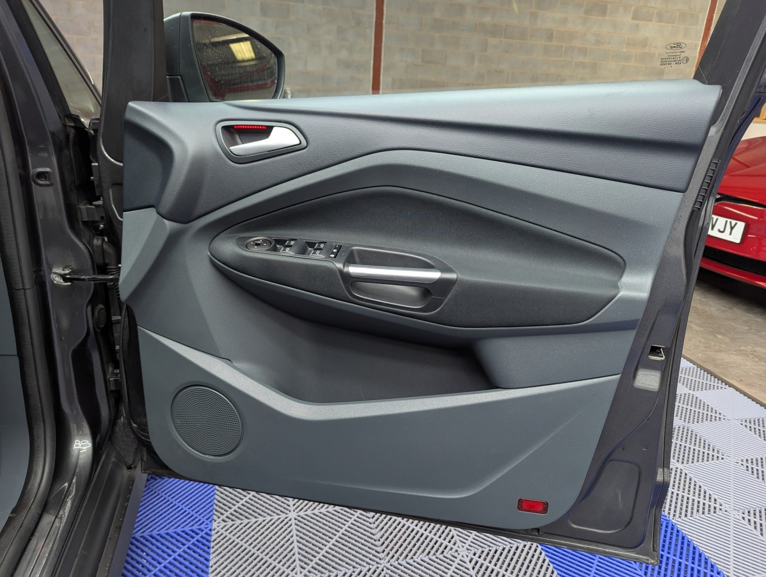 Used Ford C-Max 2015 for sale - 76792942: Photo 21