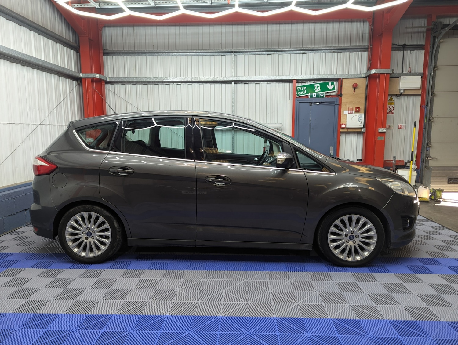Used Ford C-Max 2015 for sale - 76792942: Photo 5