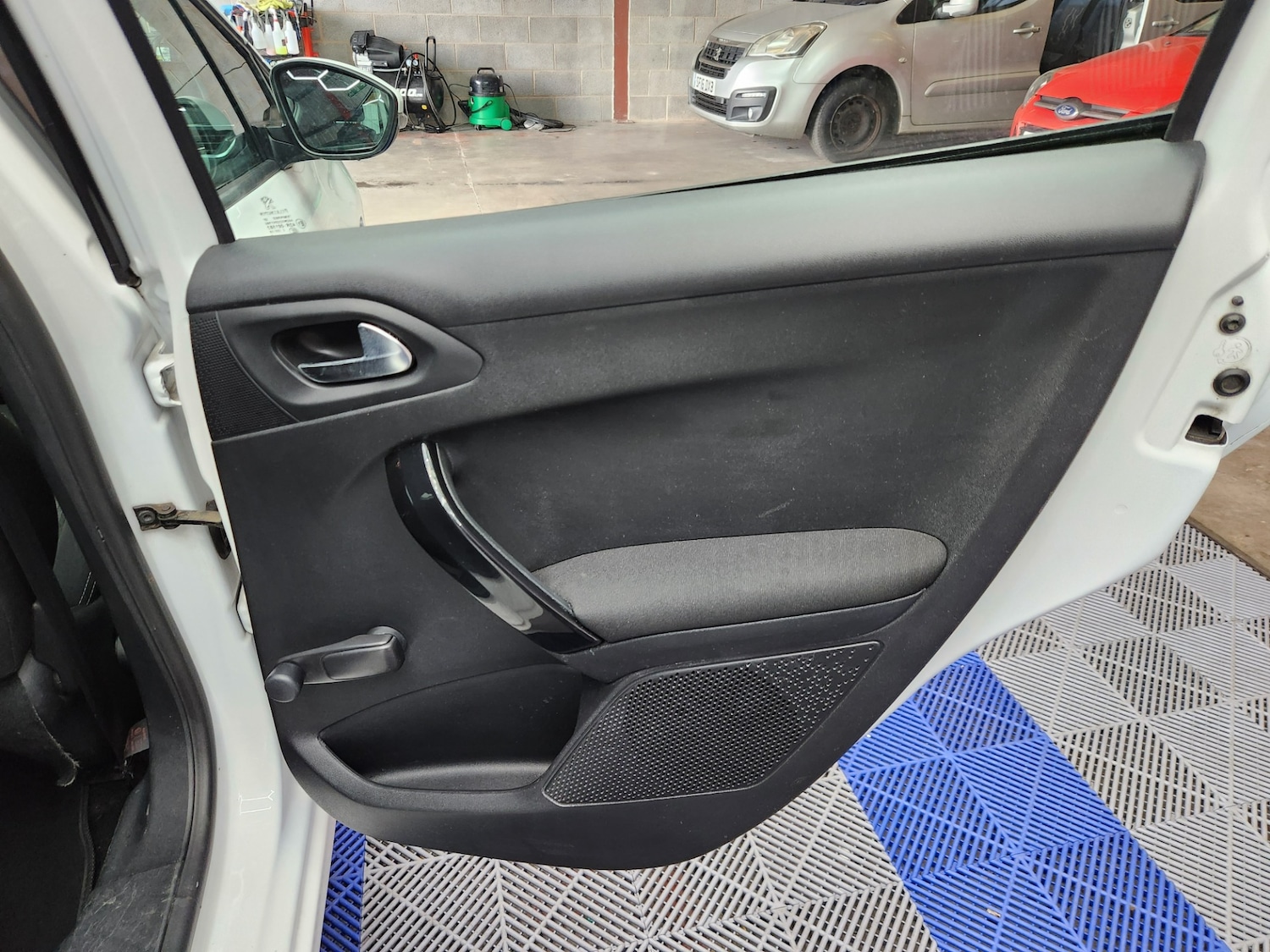 Used Peugeot 208 2015 for sale - 78039252: Photo 18