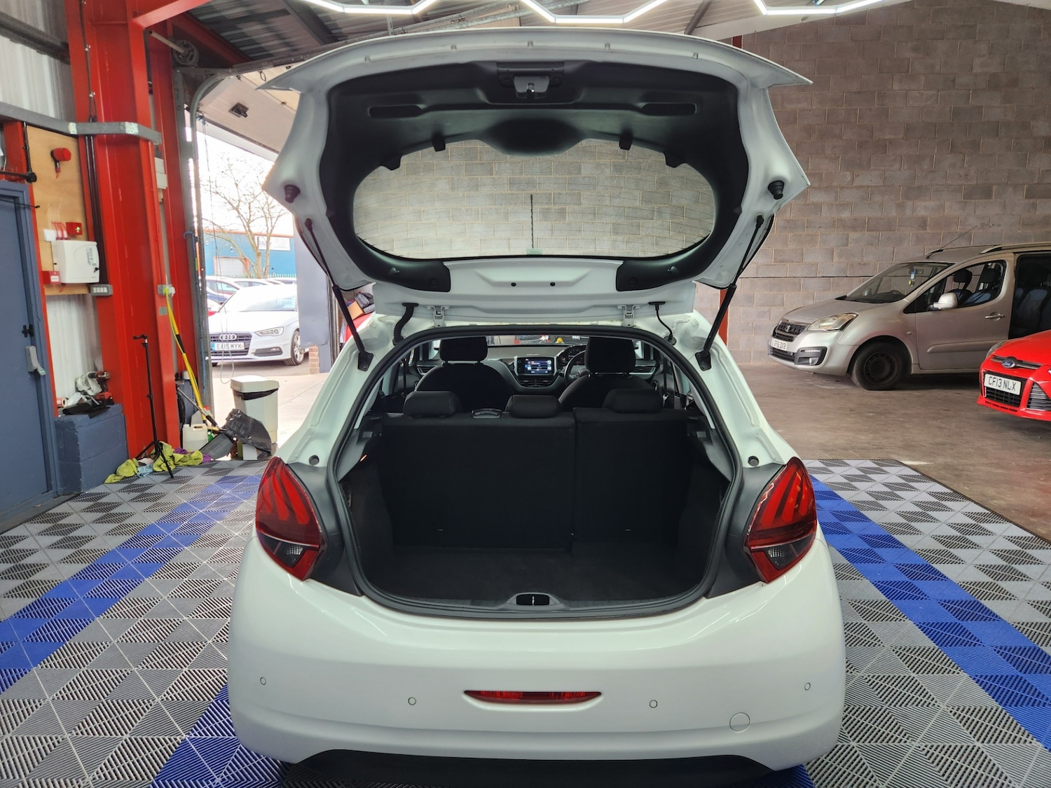 Used Peugeot 208 2015 for sale - 78039252: Photo 21