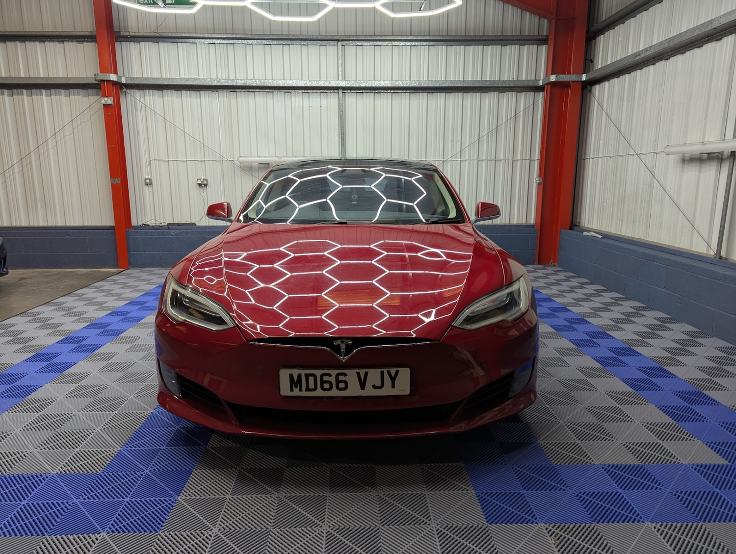 Used Tesla Model S 2017 for sale - 76427749: Photo 2