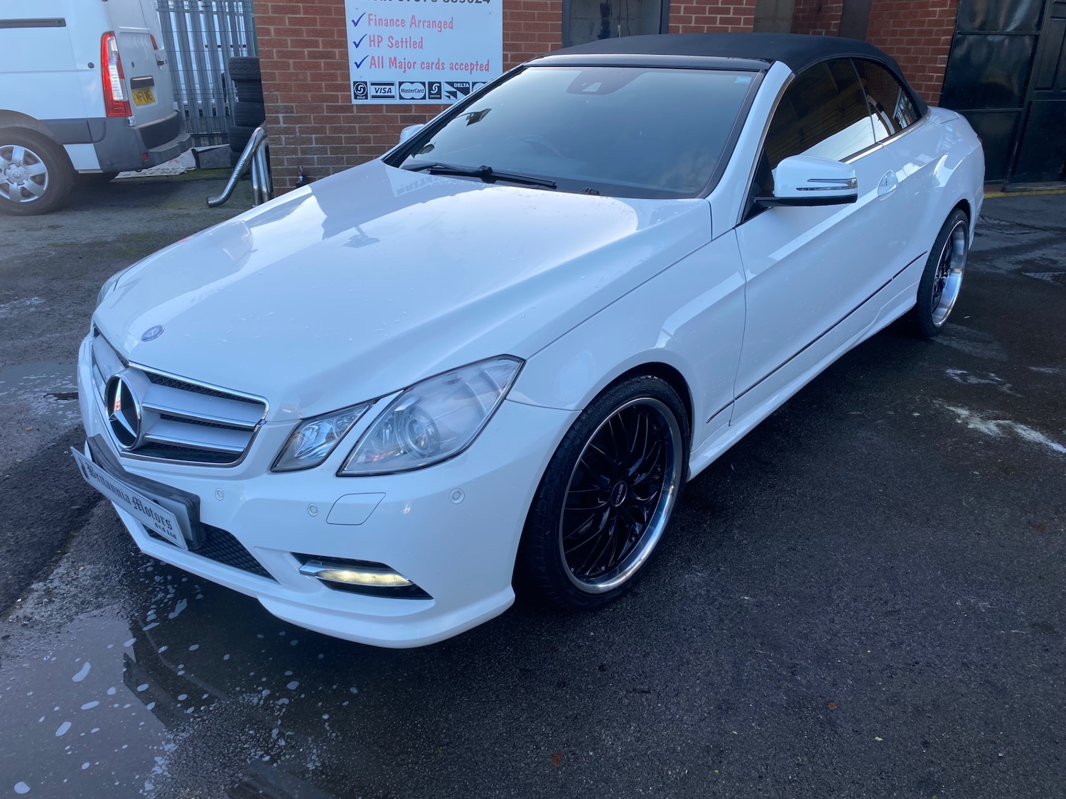 Used Mercedes-Benz E Class 2012 for sale - 76605389: Photo 2