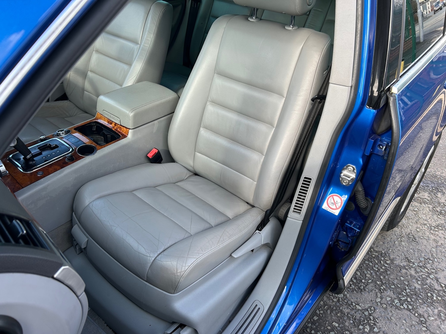 Used Volkswagen Touareg 2005 for sale - 77888749: Photo 8