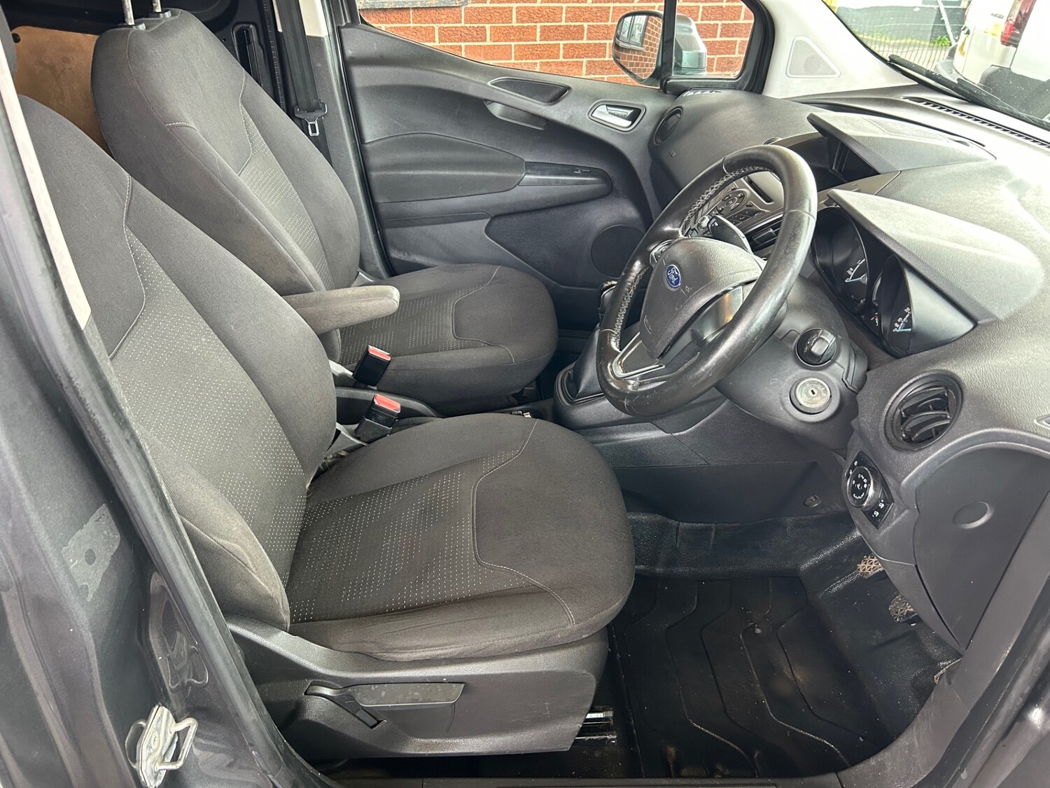 Used Ford Transit Courier 2018 for sale - 77681975: Photo 15