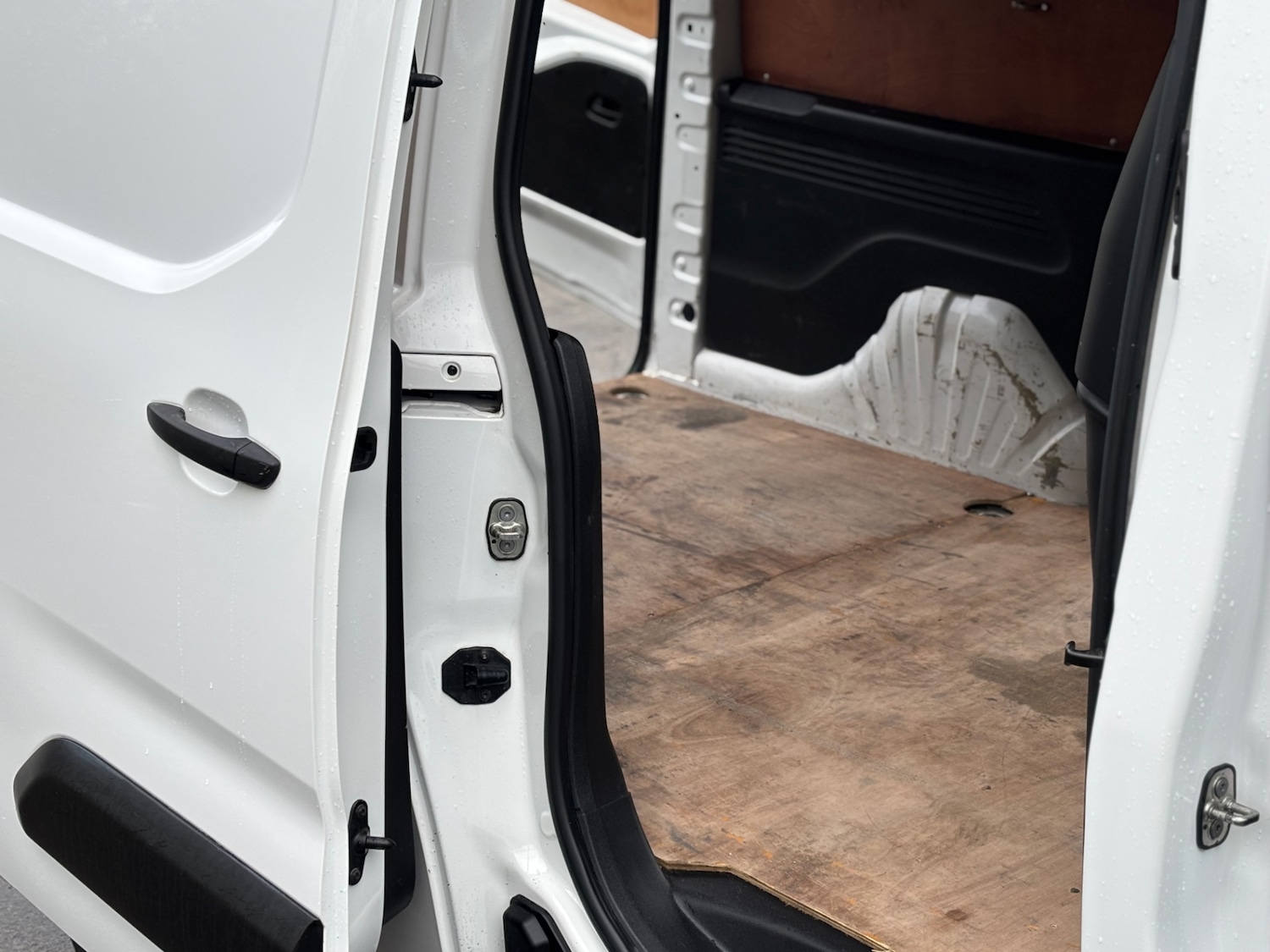 Used Peugeot Partner 2020 for sale - 76897330: Photo 11