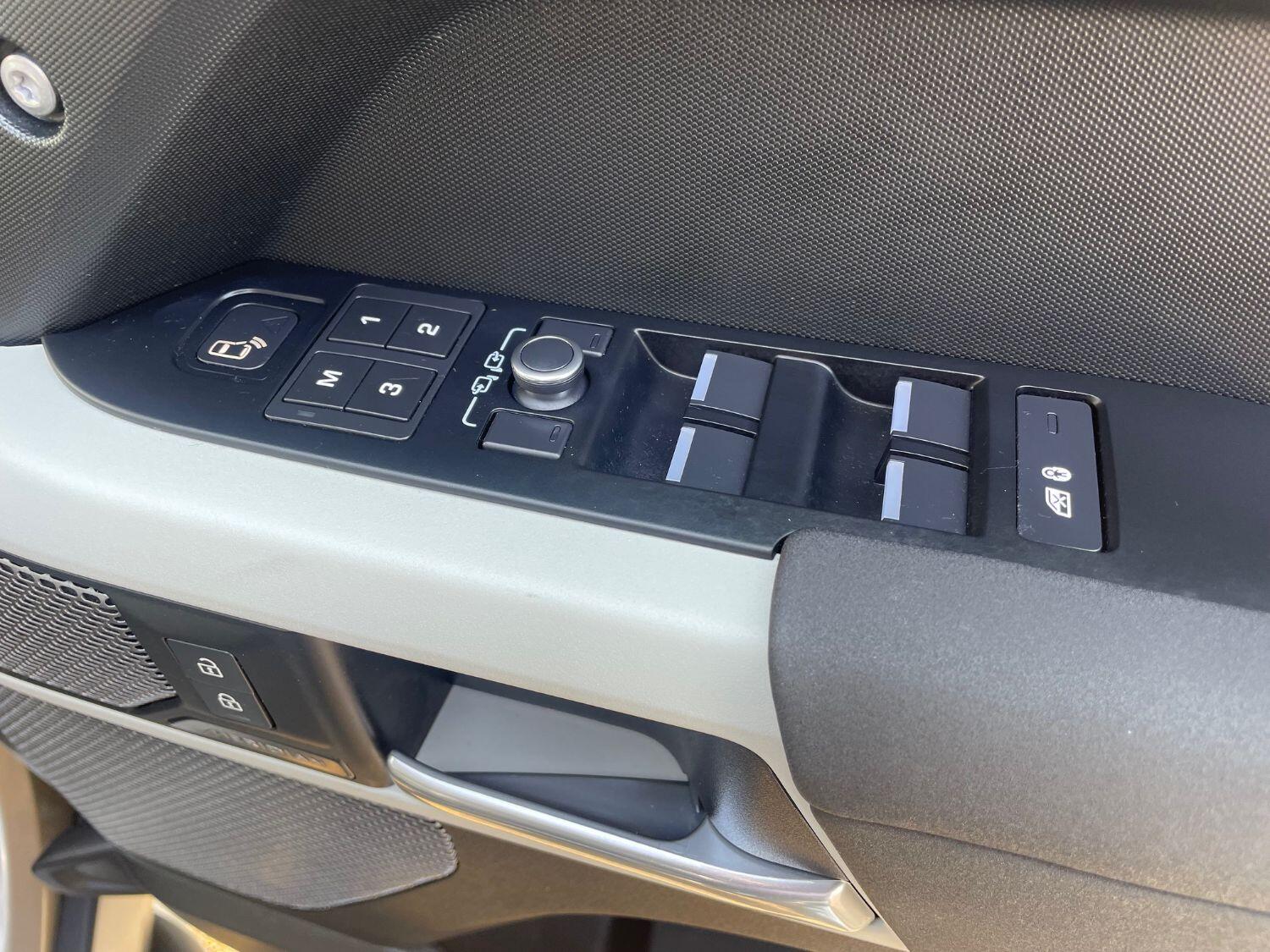 Used Land Rover Defender 2022 for sale - 76924525: Photo 24