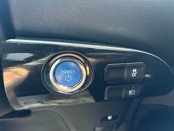 Used Toyota Prius 2018 for sale - 75338117: Photo 19