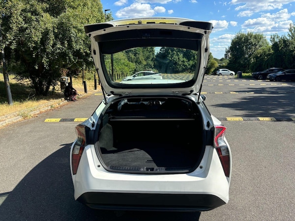 Used Toyota Prius 2018 for sale - 75338117: Photo 5