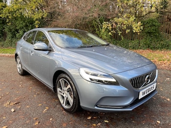 Used Volvo V40 2017 for sale - 76769789: Photo