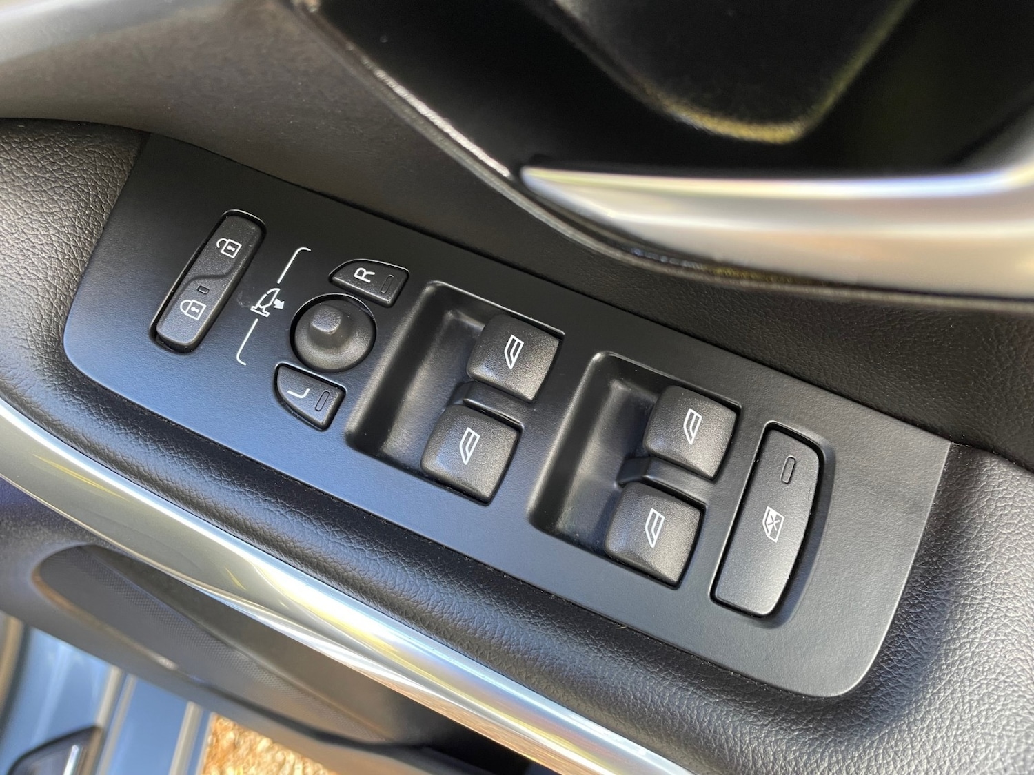 Used Volvo V40 2017 for sale - 76924451: Photo 22