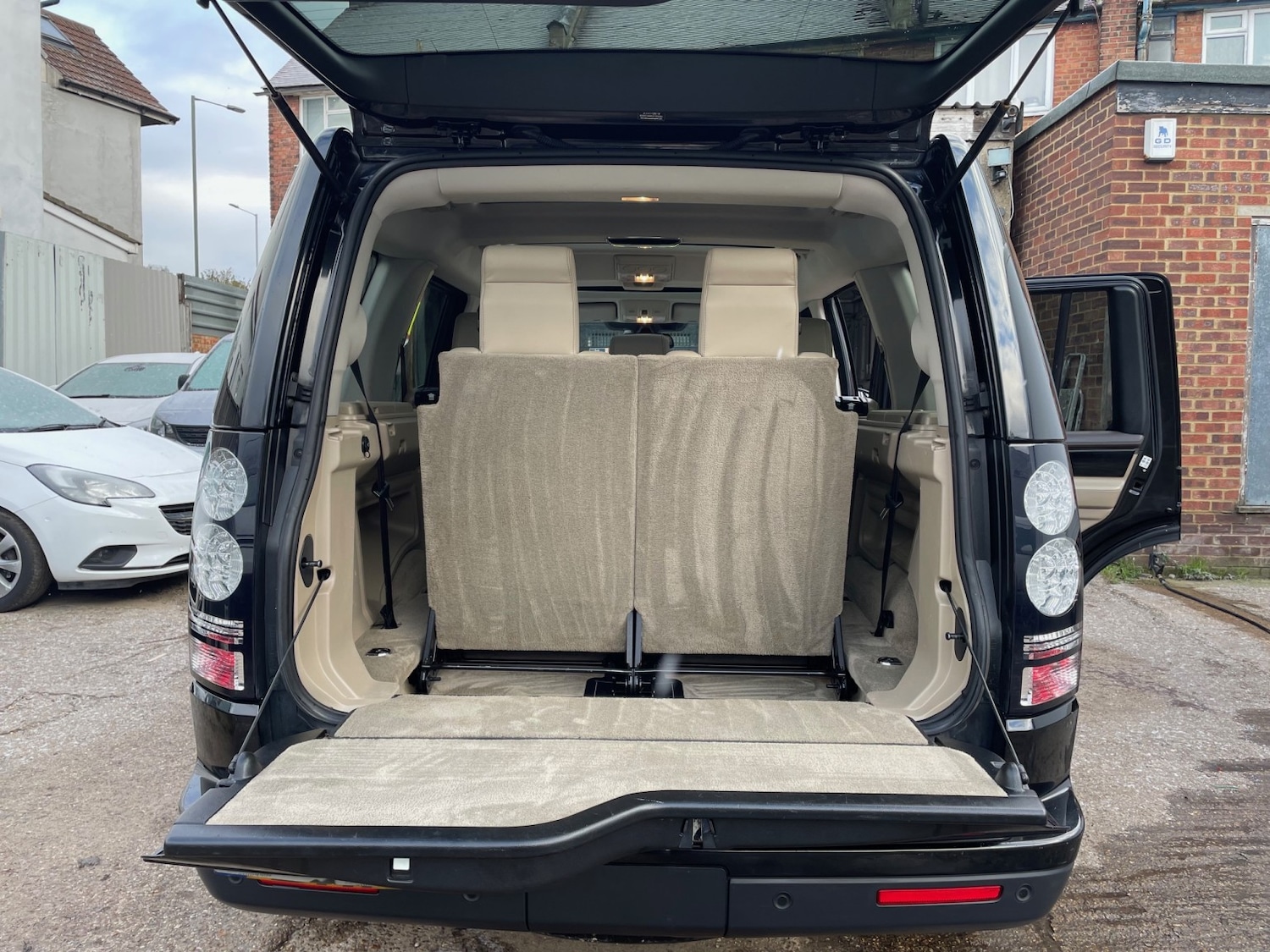 Used Land Rover Discovery 2015 for sale - 77264495: Photo 9