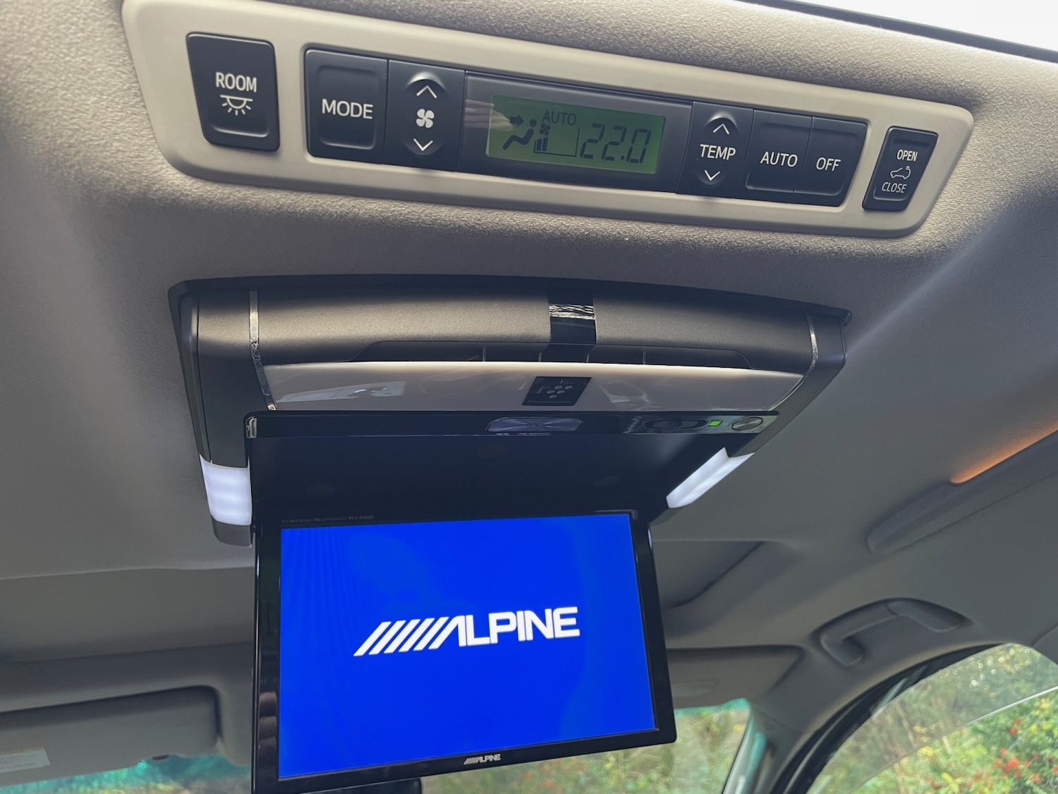 Used Toyota Alphard 2023 for sale - 76924283: Photo 22