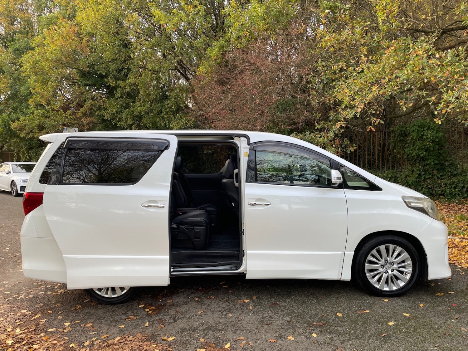 Used Toyota Alphard 2023 for sale - 76924283: Photo 5