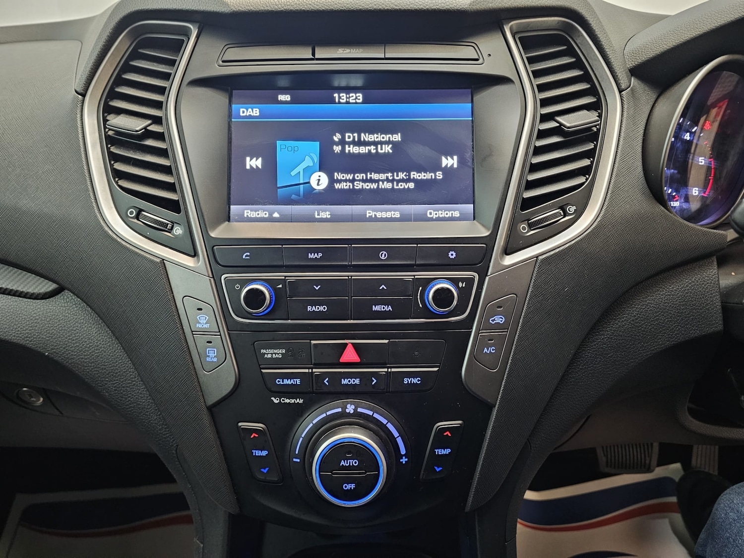 Used Hyundai Santa Fe 2015 for sale - 77168384: Photo 17