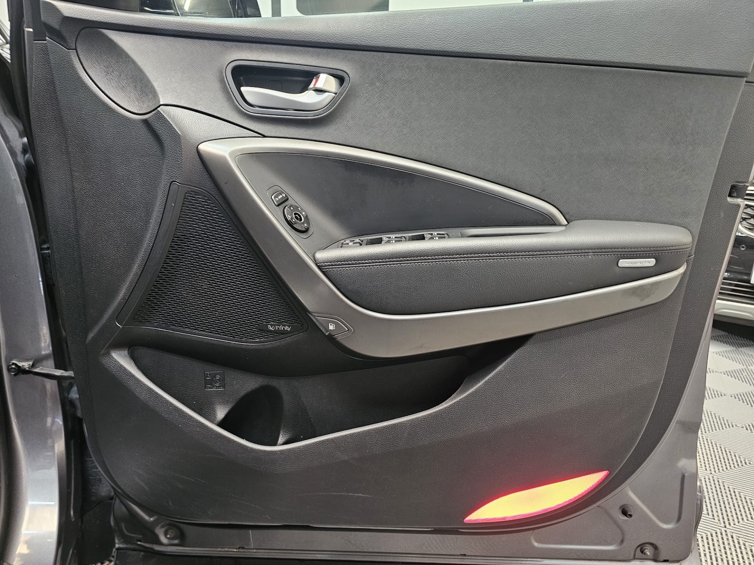 Used Hyundai Santa Fe 2015 for sale - 77168384: Photo 21