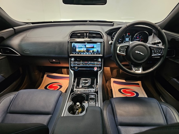 Used Jaguar XE 2016 for sale - 75689541: Photo 11
