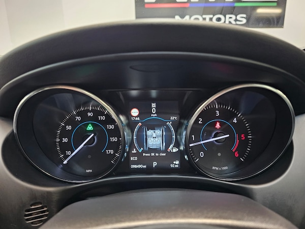 Used Jaguar XE 2016 for sale - 75689541: Photo 13