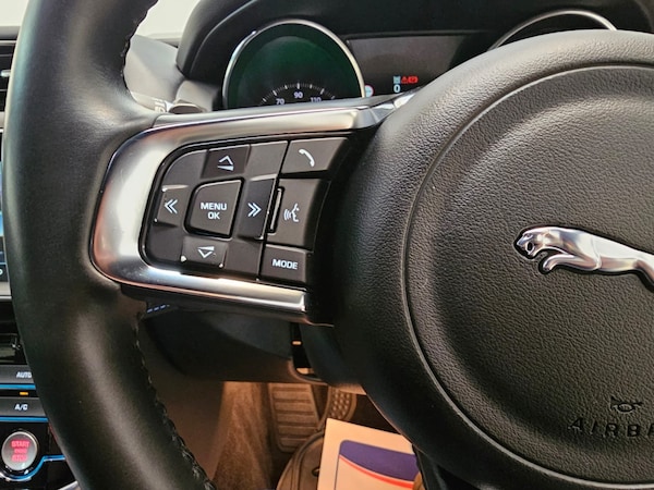 Used Jaguar XE 2016 for sale - 75689541: Photo 15
