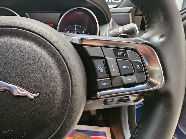 Used Jaguar XE 2016 for sale - 75689541: Photo 16