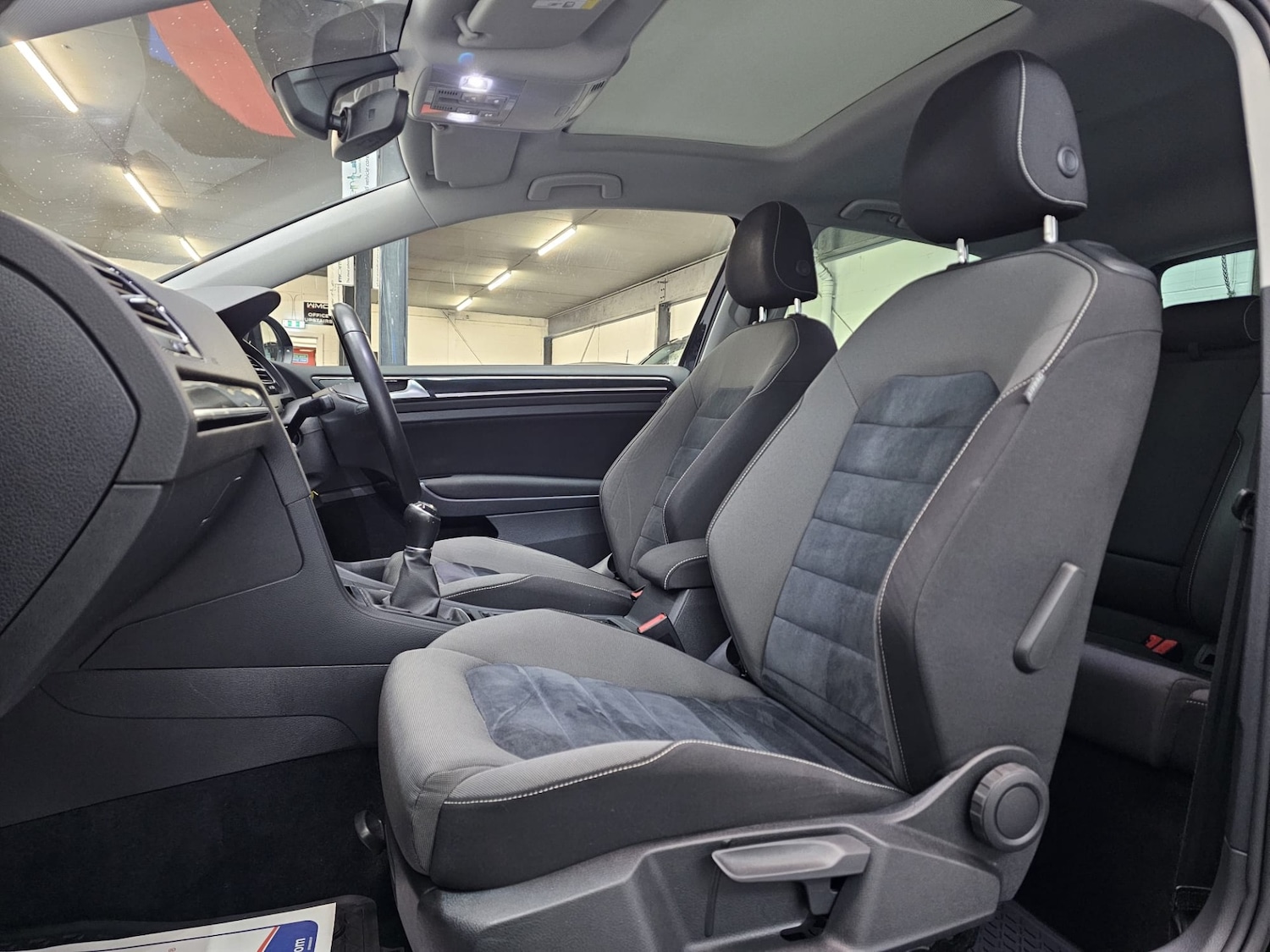 Used Volkswagen Golf 2016 for sale - 77501255: Photo 26