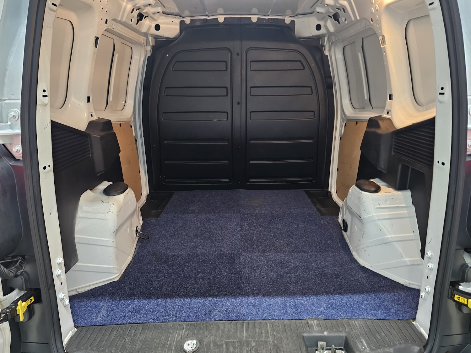 Used Ford Transit Courier 2016 for sale - 76948544: Photo 20