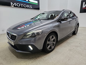 Used Volvo V40 2015 for sale - 76565570: Photo