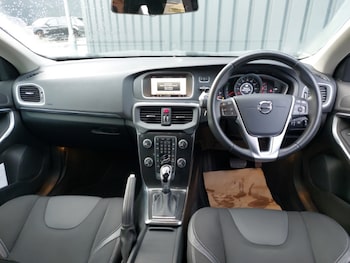 Used Volvo V40 2019 for sale - 77548966: Photo