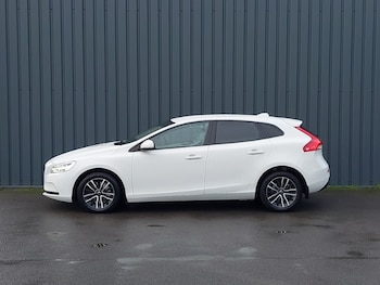 Used Volvo V40 2019 for sale - 77548966: Photo
