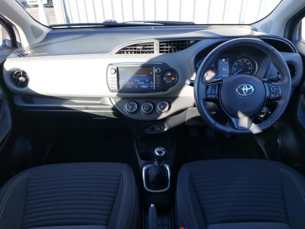 Used Toyota Yaris 2018 for sale - 76343596: Photo 2