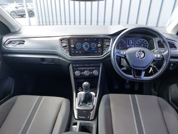 Used Volkswagen T-Roc 2019 for sale - 75900305: Photo