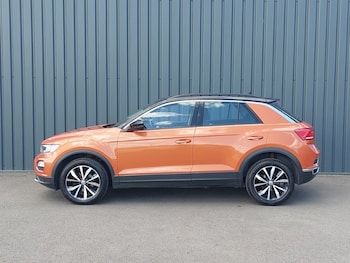 Used Volkswagen T-Roc 2019 for sale - 75900305: Photo