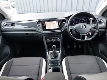 Used Volkswagen T-Roc 2018 for sale - 78872467: Photo